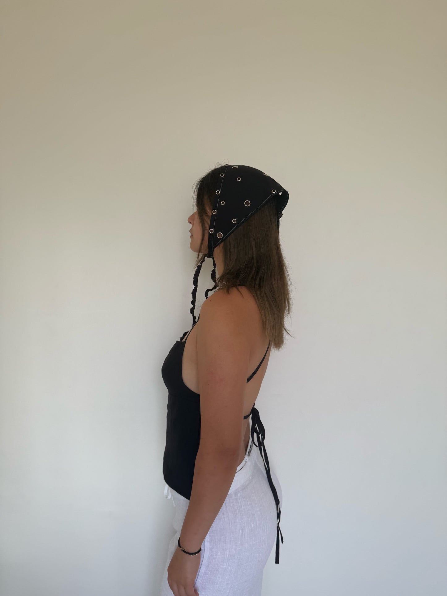 Lotus piercing headscarf Black Linen