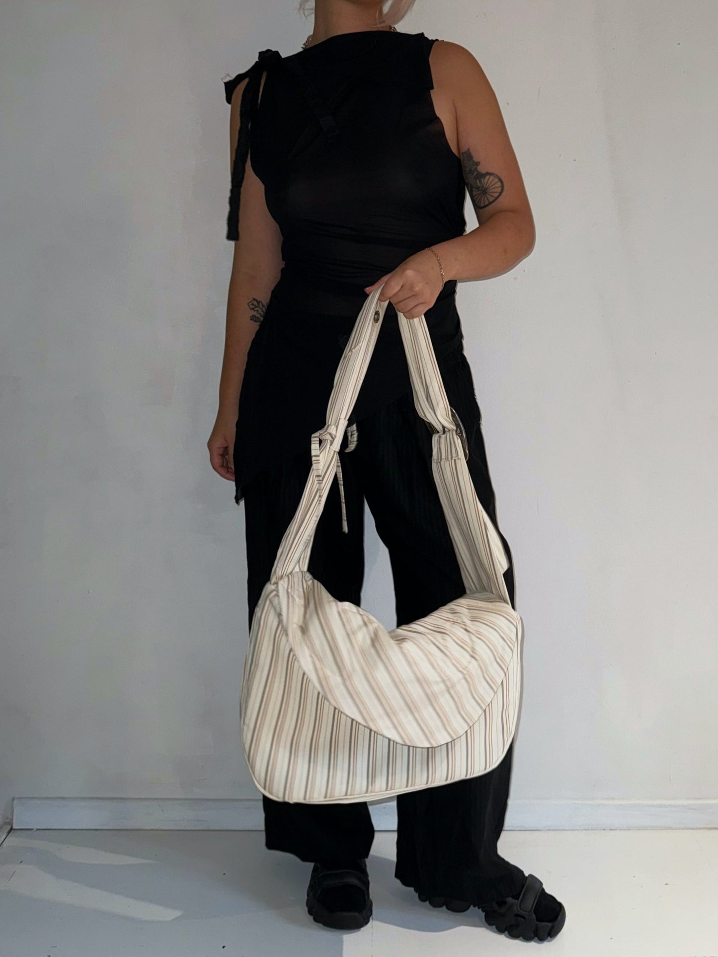 Anemone Wide belt Crossbody bag