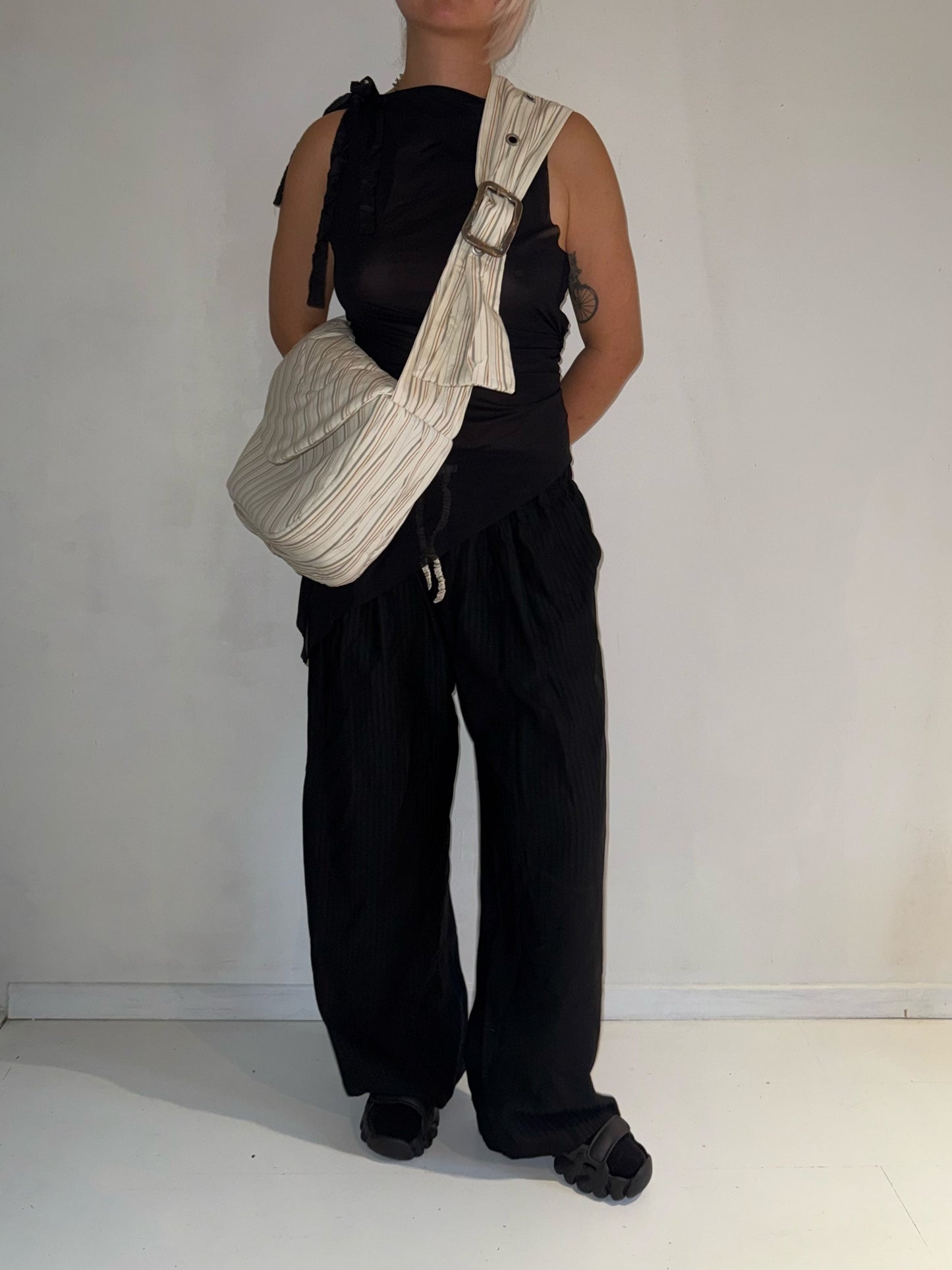 Anemone Wide belt Crossbody bag